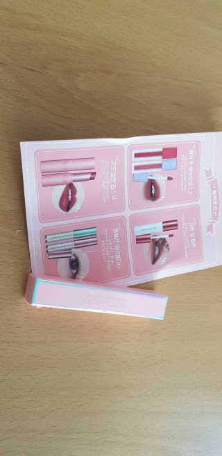[블랙루즈] 펄블리 아이 글리터 4종 중 택 1 — 3점을 준 리뷰어가 2019년 8월 올린 사용 사진
