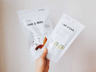 [펫토리아] 한입뚝딱 바이트 + 짜먹는 한입뚝딱 SET — 5점을 준 리뷰어가 2020년 3월 올린 사용 사진