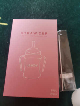 유비맘 샘방지 PPSU 빨대컵_컬러 랜덤 발송 — 4점을 준 리뷰어가 2020년 2월 올린 사용 사진