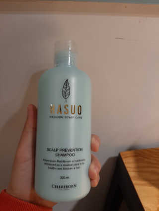 셀리본 하수오 내츄럴 프리벤션 탈모관리 샴푸 300ml — 5점을 준 리뷰어가 2019년 11월 올린 사용 사진