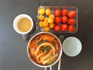 두번째 국떡 국가대표 떡볶이 1팩 + 영미칩 2봉 증정 — 5점을 준 리뷰어가 2019년 2월 올린 사용 사진