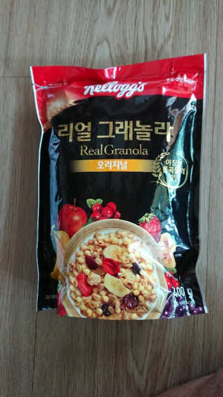 켈로그 콘프로스트,리얼 그래놀라 오리지널 — 5점을 준 리뷰어가 2019년 8월 올린 사용 사진