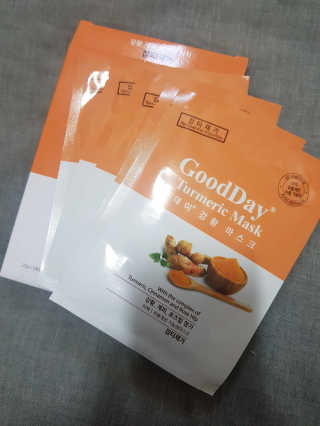 GoodDay Skincare GoodDay 강황 마스크 — 5점을 준 리뷰어가 2019년 6월 올린 사용 사진