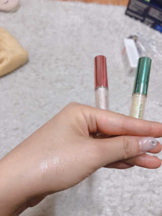 [블랙루즈] 펄블리 아이 글리터 2종 — 5점을 준 리뷰어가 2019년 1월 올린 사용 사진
