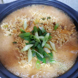 라면 그대로가 제일 맛있는 더엄마라면 — 5점을 준 리뷰어가 2019년 7월 올린 사용 사진