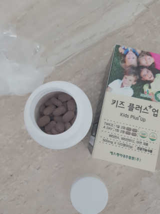 비타맘 키즈플러스업 성장기 어린이 멀티비타민미네랄 120정 — 5점을 준 리뷰어가 2020년 2월 올린 사용 사진