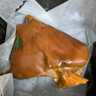 행복먹거리공작소 맥족. 맥주에 빠진 족발 550g + 마늘소스 70g — 1점을 준 리뷰어가 2020년 1월 올린 사용 사진