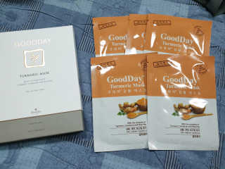 GoodDay Skincare GoodDay 강황 마스크 — 4점을 준 리뷰어가 2019년 9월 올린 사용 사진