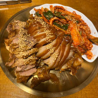 [동네맛집족발] 4개 족발 중 택1 — 5점을 준 리뷰어가 2019년 11월 올린 사용 사진