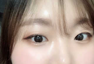 [블랙루즈] 펄블리 아이 글리터 2종 — 4점을 준 리뷰어가 2019년 1월 올린 사용 사진
