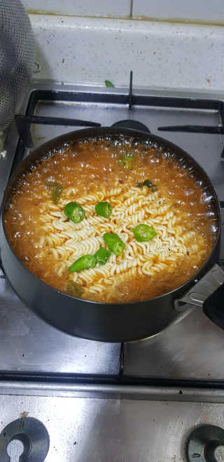 라면 그대로가 제일 맛있는 더엄마라면 — 5점을 준 리뷰어가 2019년 7월 올린 사용 사진