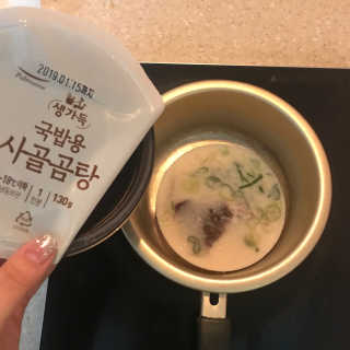 [풀무원] 사골곰탕국밥 황태해장국밥 — 4점을 준 리뷰어가 2018년 6월 올린 사용 사진