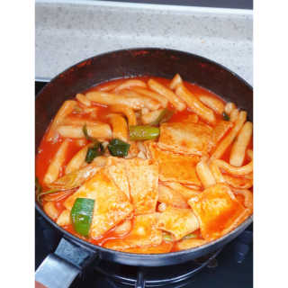 잠실맛집,홍코너떡볶이가우리집에[옛날맛,짜장맛옵션] — 5점을 준 리뷰어가 2019년 11월 올린 사용 사진