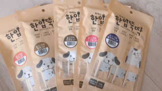 [펫토리아] 강아지,고양이겸용 짜먹는 한입뚝딱 — 4점을 준 리뷰어가 2019년 2월 올린 사용 사진