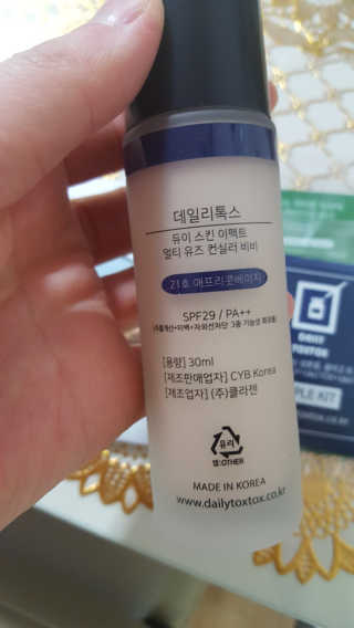데일리톡스톡스 데일리톡스 듀이 스킨 이펙트 멀티 유즈 컨실러 비비 — 4점을 준 리뷰어가 2018년 3월 올린 사용 사진