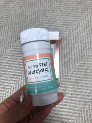 닥터라이즈 속건조엔 닥터세라마이드 60정 X 1병 — 5점을 준 리뷰어가 2020년 3월 올린 사용 사진