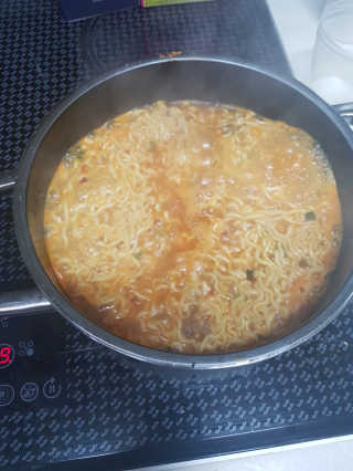 라면 그대로가 제일 맛있는 더엄마라면 — 5점을 준 리뷰어가 2019년 6월 올린 사용 사진
