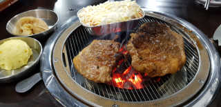 [두툼갈비] 두툼갈비 2인분 + 매콤치즈버섯 set — 5점을 준 리뷰어가 2018년 11월 올린 사용 사진