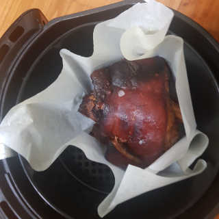 행복먹거리공작소 맥족. 맥주에 빠진 족발 550g + 마늘소스 70g — 3점을 준 리뷰어가 2020년 1월 올린 사용 사진