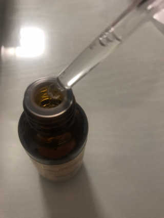 [스킨큐어] 산다화 비타민C 화이트닝 에센스 30ml — 4점을 준 리뷰어가 2019년 6월 올린 사용 사진