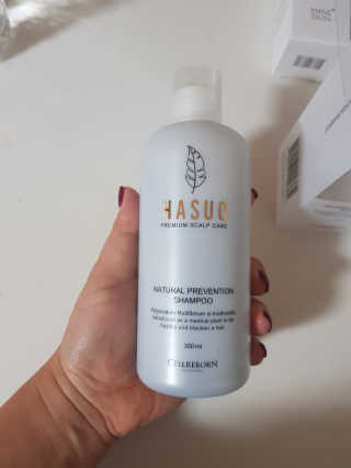 셀리본 하수오 내츄럴 프리벤션 탈모관리 샴푸 300ml — 5점을 준 리뷰어가 2019년 11월 올린 사용 사진
