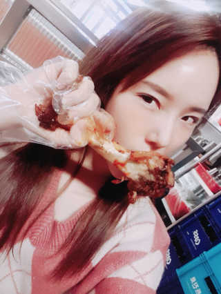 [동네맛집족발] 4개 족발 중 택1 — 5점을 준 리뷰어가 2020년 2월 올린 사용 사진