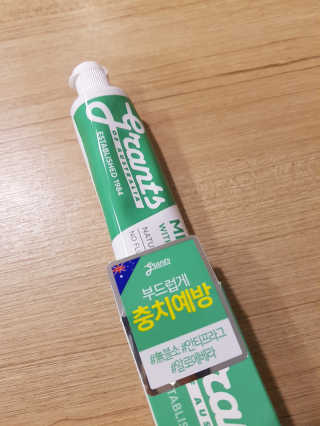 그란츠 마일드 민트 위드 알로에베라맛 내추럴치약 — 5점을 준 리뷰어가 2019년 8월 올린 사용 사진