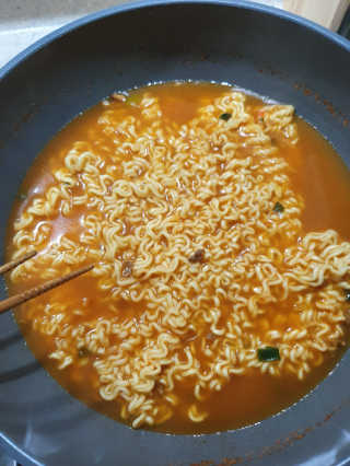 라면 그대로가 제일 맛있는 더엄마라면 — 5점을 준 리뷰어가 2019년 7월 올린 사용 사진
