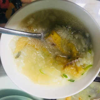 [풀무원] 사골곰탕국밥 황태해장국밥 — 1점을 준 리뷰어가 2018년 6월 올린 사용 사진
