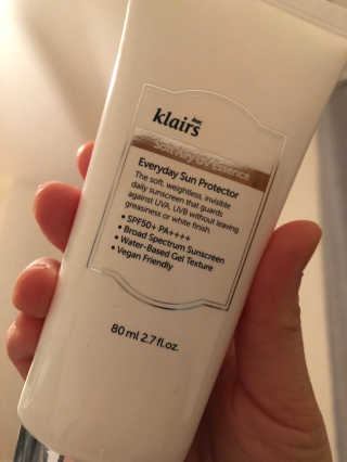 소프트 에어리 UV 에센스 SPF 50 PA ++++ — 5점을 준 리뷰어가 2019년 4월 올린 사용 사진