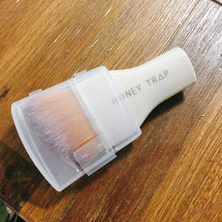 Honey Trap 멀티앵글드파운데이션 브러쉬+매직 퍼프,브러쉬클렌저 — 5점을 준 리뷰어가 2017년 11월 올린 사용 사진
