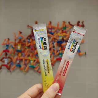 센트룸 아쿠아비타 레몬향, 딸기향 — 5점을 준 리뷰어가 2019년 6월 올린 사용 사진