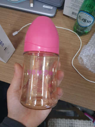 유비맘 PPSU 젖병 노꼭지_200ml_컬러 랜덤 발송 — 3점을 준 리뷰어가 2019년 12월 올린 사용 사진