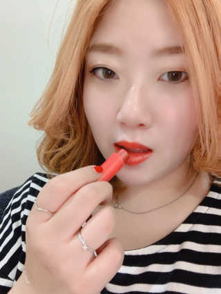 블리스텍스 립 릴리프 크림 립밤, 립 바이브런스 립밤 — 4.67점을 준 리뷰어가 2018년 11월 올린 사용 사진