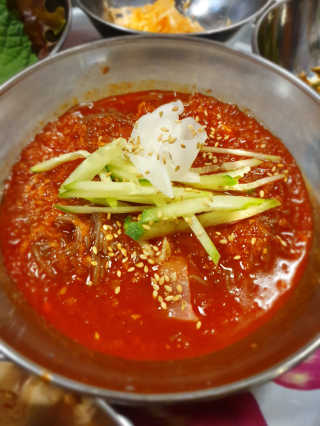 [동네맛집족발] 4개 족발 중 택1 — 4점을 준 리뷰어가 2019년 11월 올린 사용 사진