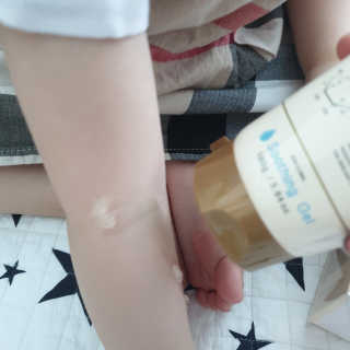 뷰티여우_아토클리닉 [아토클리닉] 아기들이 쓰는 보습, 진정 수딩젤 2개 — 5점을 준 리뷰어가 2019년 5월 올린 사용 사진