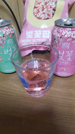 GS25 벚꽃 팝콘 + 벚꽃스파클링 + 벚꽃 청포도 에이드 — 5점을 준 리뷰어가 2018년 3월 올린 사용 사진