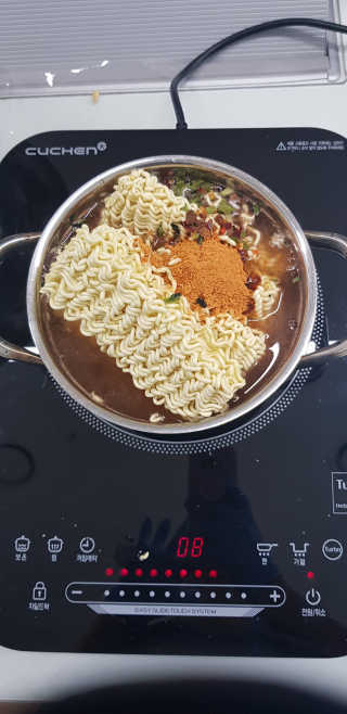 라면 그대로가 제일 맛있는 더엄마라면 — 4.5점을 준 리뷰어가 2019년 7월 올린 사용 사진