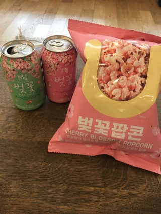 GS25 벚꽃 팝콘 + 벚꽃스파클링 + 벚꽃 청포도 에이드 — 3점을 준 리뷰어가 2018년 3월 올린 사용 사진