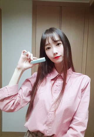 입술에 조명을 켠 듯, 글로우듀 크리미 벨벳 립스틱 — 5점을 준 리뷰어가 2018년 9월 올린 사용 사진