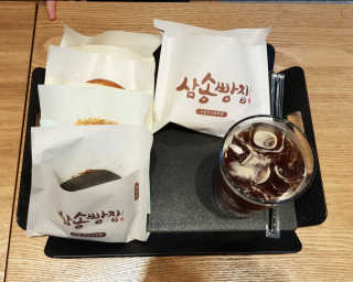 삼송빵집 부천점 [삼송빵집 부천역사점]삼송빵집 특별세트 — 5점을 준 리뷰어가 2019년 10월 올린 사용 사진