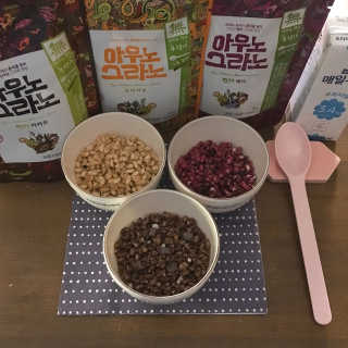 아우노그라노 오리지날, 진짜 베리, 진짜 카카오 — 5점을 준 리뷰어가 2018년 2월 올린 사용 사진