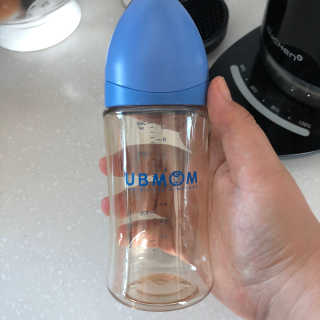 유비맘 PPSU 젖병 노꼭지_260ml_컬러 랜덤 발송 — 5점을 준 리뷰어가 2020년 2월 올린 사용 사진