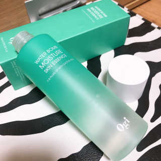 오지아이 워터 밤 모이스처 스킨 에센스 180ml — 5점을 준 리뷰어가 2019년 12월 올린 사용 사진