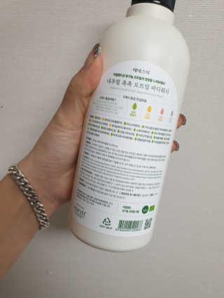 (주)에네스티 내추럴 촉촉  오트밀 바디워시 500ml — 5점을 준 리뷰어가 2019년 12월 올린 사용 사진