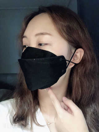 닥터퓨리 Stylish-Black 미세먼지 황사마스크 대형 20매 — 4점을 준 리뷰어가 2019년 10월 올린 사용 사진