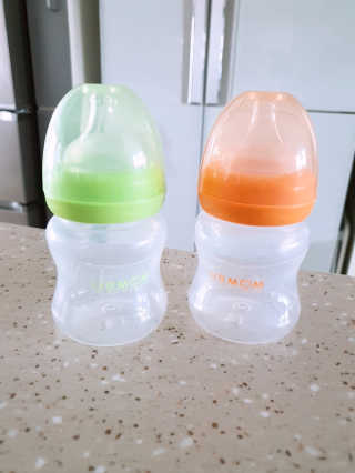 유비맘 신생아젖병 120ml 트리플팩_ 젖꼭지 포함 — 5점을 준 리뷰어가 2020년 1월 올린 사용 사진