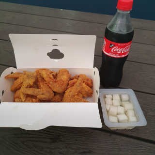 [치킨마루]-  빠사칸윙봉현미 + 콜라 500ml — 5점을 준 리뷰어가 2019년 7월 올린 사용 사진