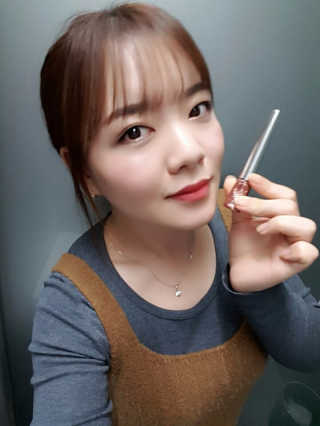 딜라잇18 홀리몰리 글리터라이너 — 3.5점을 준 리뷰어가 2016년 10월 올린 사용 사진