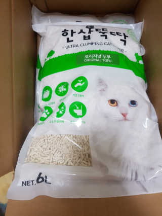 [펫토리아] BEST 고양이두부모래 6L 한삽뚝딱 — 5점을 준 리뷰어가 2019년 2월 올린 사용 사진